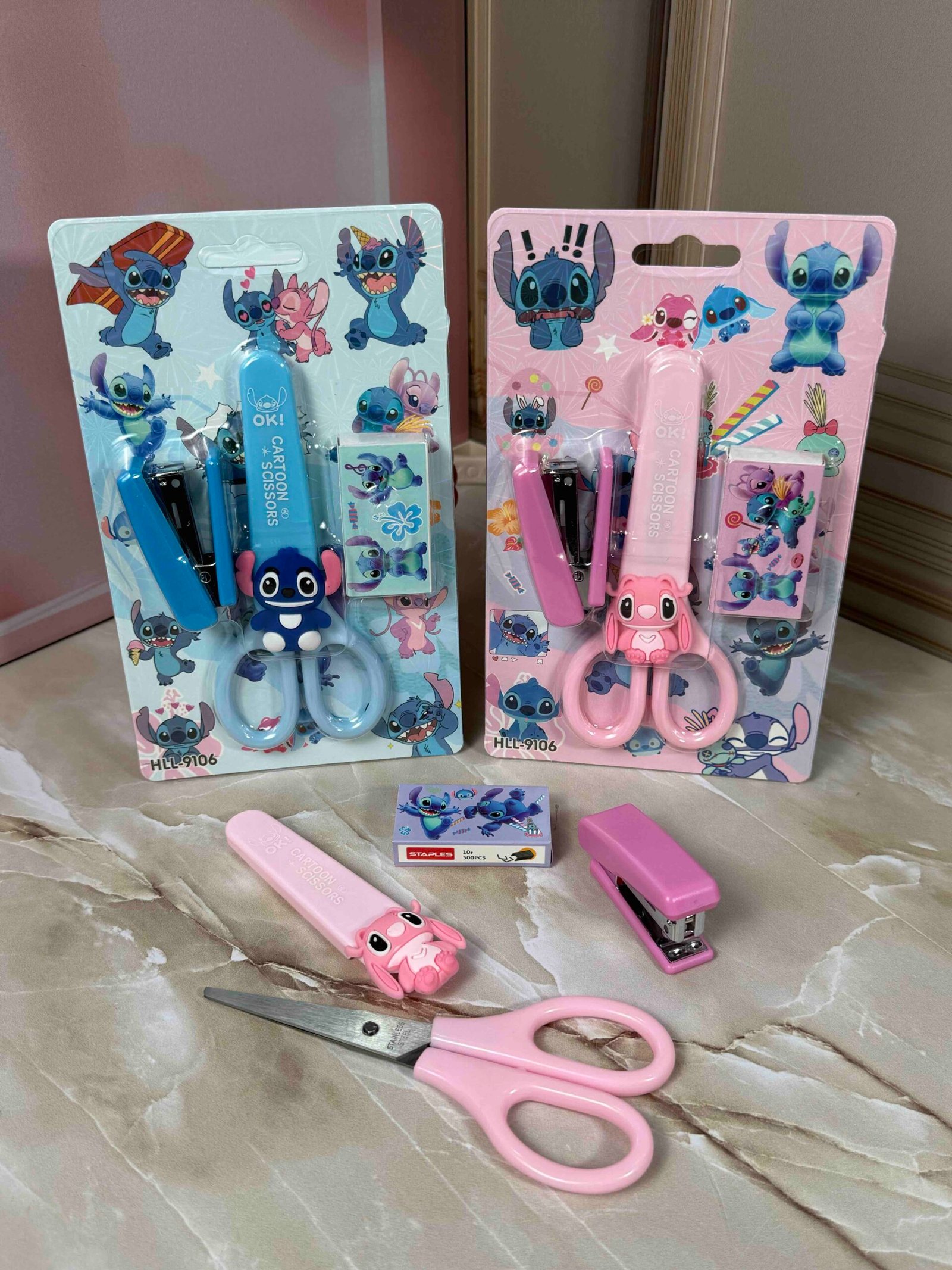 KIT TIJERA PUNTA ROMA CON COSEDORA Y GANCHOS DE REPUESTO STITCH