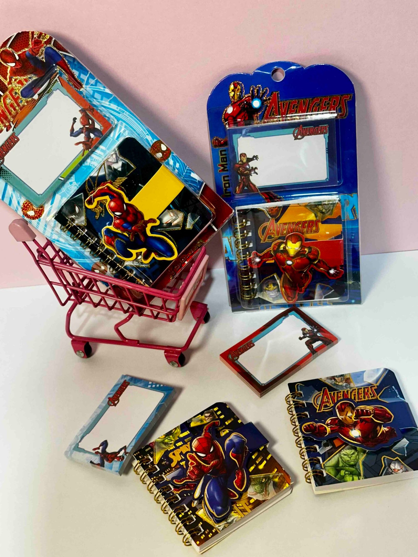 MINI AGENDA CON NOTAS ADHESIVAS SUPER HEROES