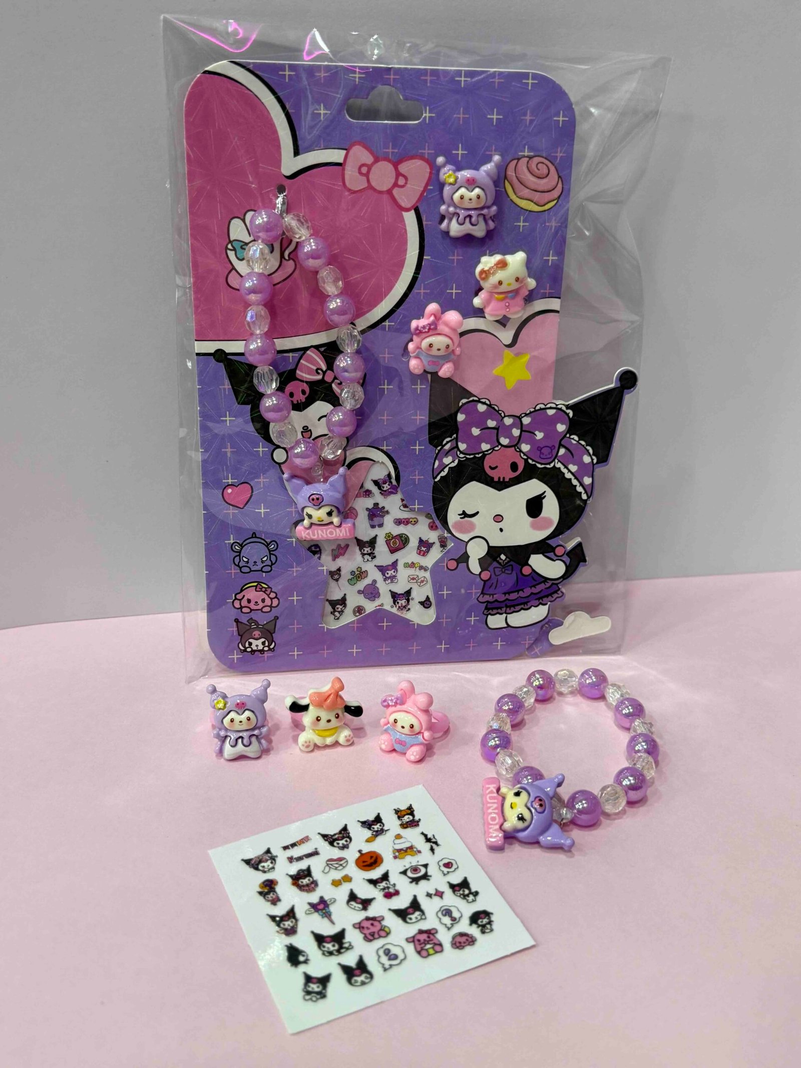 KIT PARA NIÑA KUROMI (PULSERA,3 ANILLOS,STICKERS PARA UÑAS)