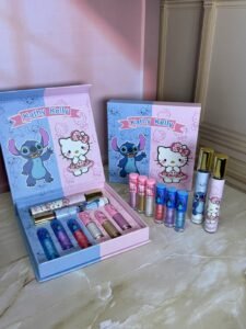 CAJA KIT MAQUILLAJE ( 2 PERFUMES, 3 BRILLOS, 3 SOMBRAS )